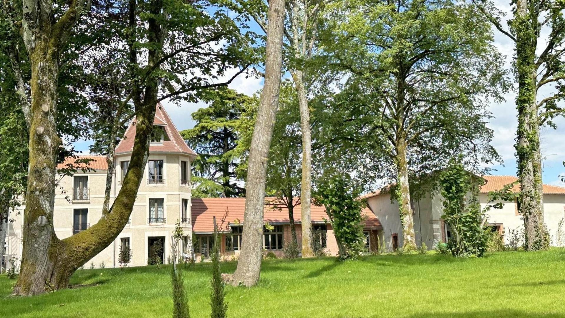 罗什舒瓦尔Le Manoir Des Perrieres住宿加早餐旅馆 外观 照片