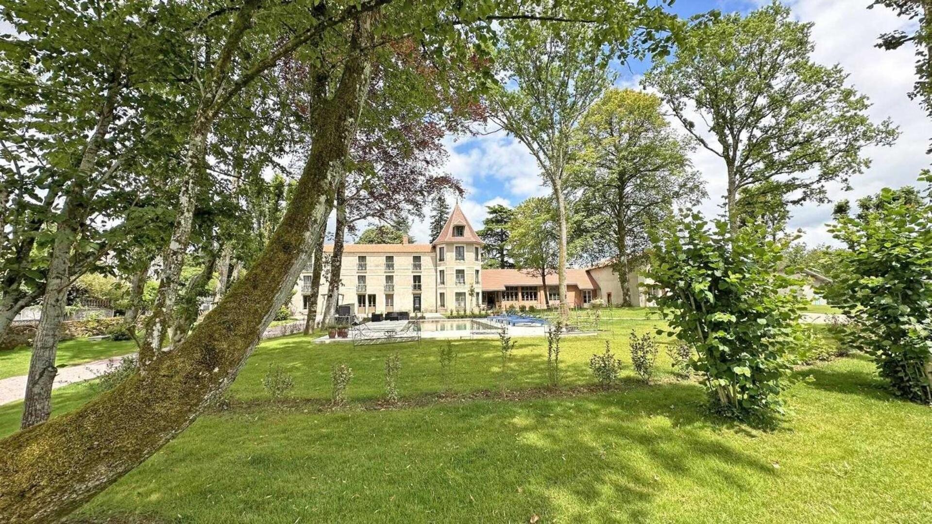 罗什舒瓦尔Le Manoir Des Perrieres住宿加早餐旅馆 外观 照片