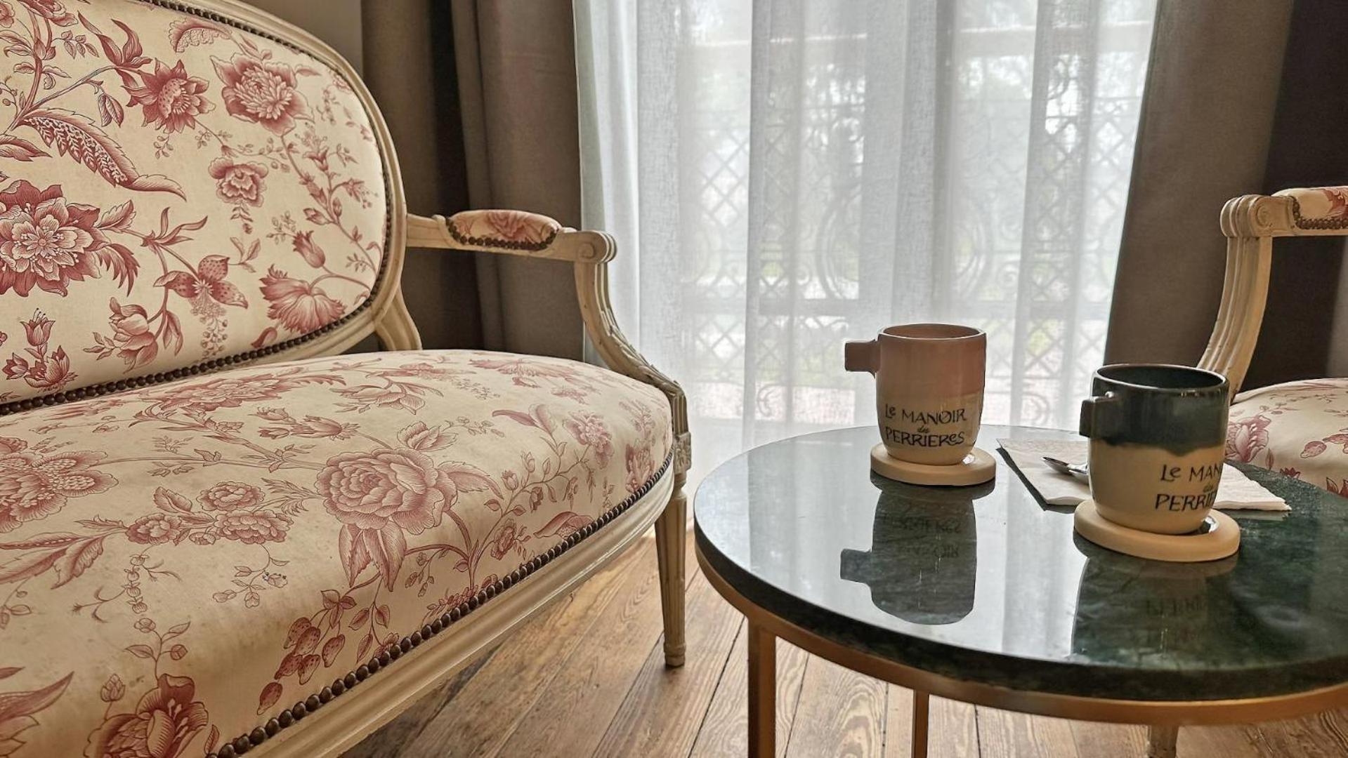 罗什舒瓦尔Le Manoir Des Perrieres住宿加早餐旅馆 外观 照片