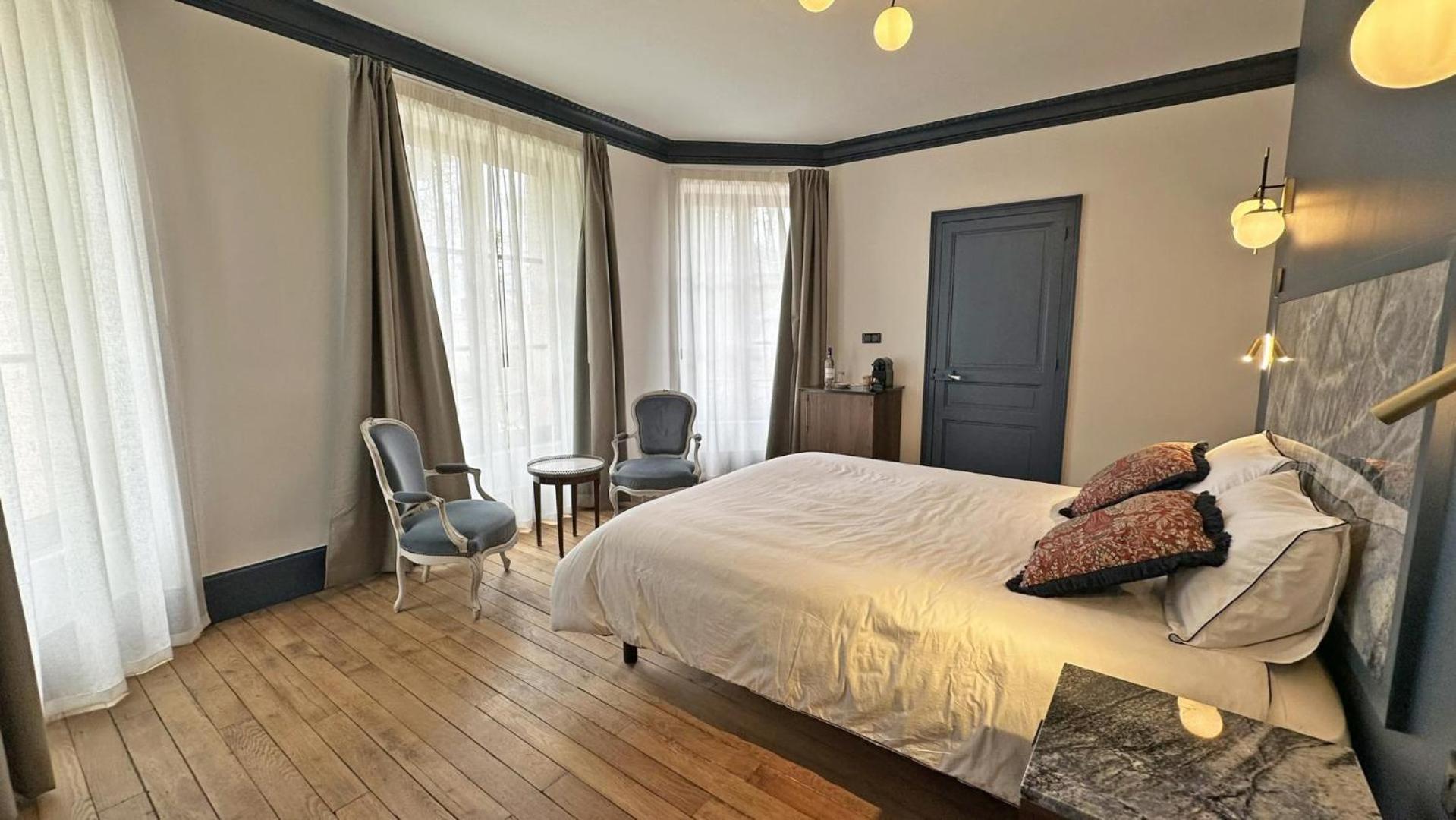 罗什舒瓦尔Le Manoir Des Perrieres住宿加早餐旅馆 外观 照片