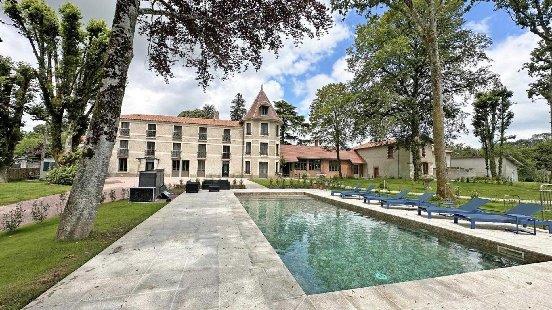 罗什舒瓦尔Le Manoir Des Perrieres住宿加早餐旅馆 外观 照片