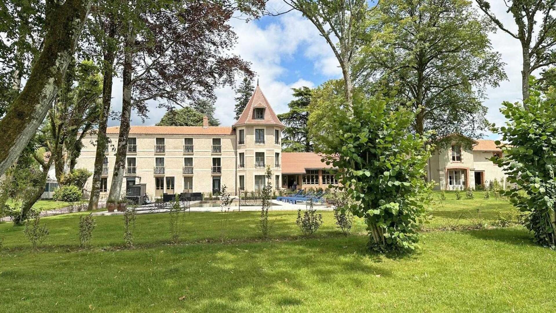 罗什舒瓦尔Le Manoir Des Perrieres住宿加早餐旅馆 外观 照片